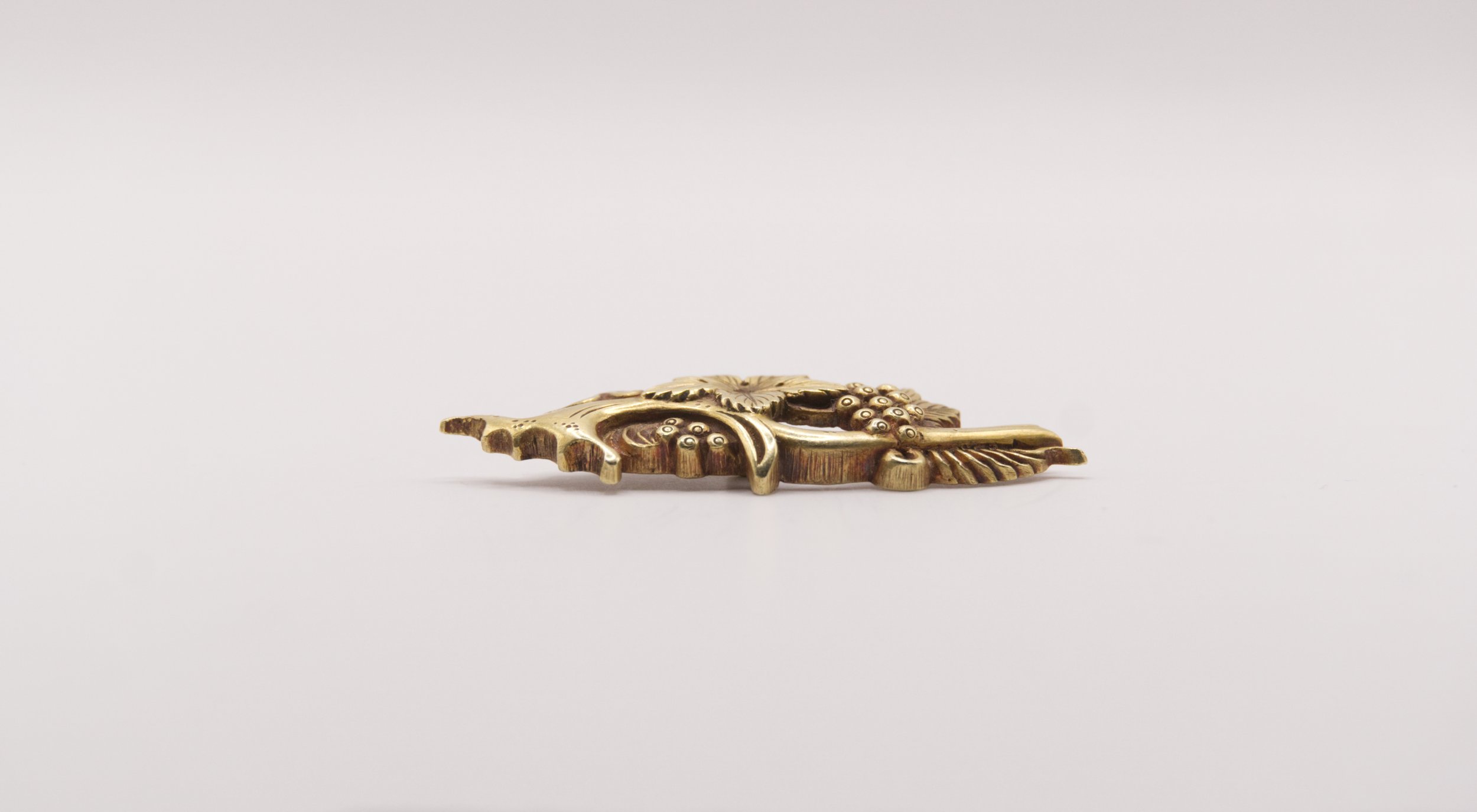NBTHK Hozon Solid Gold Grape Menuki 目貫 | katana24